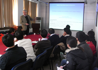 Prof. Robert van der Hilst giving a talk in China. Prof. Robert van der Hilst giving a talk in China.